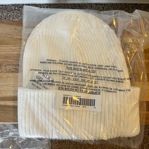 Property Label beanie white supreme